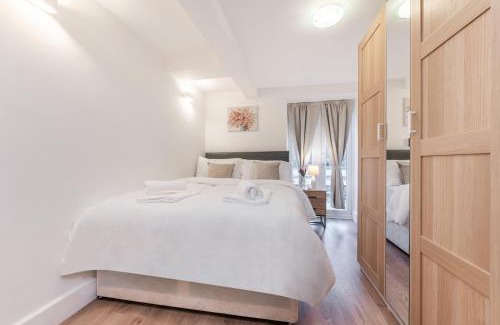 Golders Green Apartment | Elegant Golden Haven Retreat: 4-Star Family-Friendly Stay
