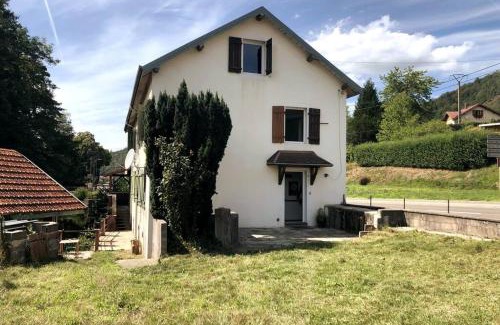 Fresse-sur-Moselle House | Discover La Maison du Gaston: Family & Pet-Friendly Retreat