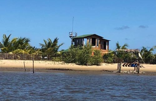 Praia do Baixio Ski Chalet | Eco Chalé Refúgio: Riverside Retreat for Families & Pets