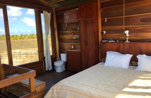 Praia do Baixio Ski Chalet | Eco Chalé Refúgio: Riverside Retreat for Families & Pets