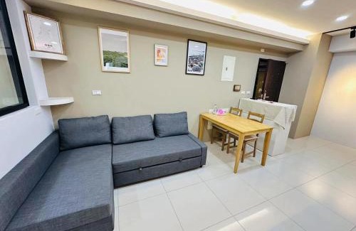 Sanmin Apartment | Convenient Stay Near Train Station with Free Parking & WiFi