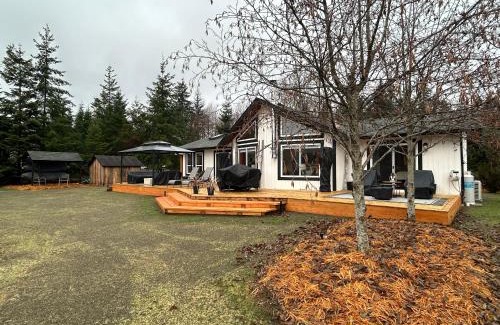 Black Creek House | Discover The Great Escape: Pet-Friendly Beachfront Retreat