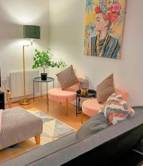 Slough Apartment | Convenient Stay Near Slough Station with Free Parking