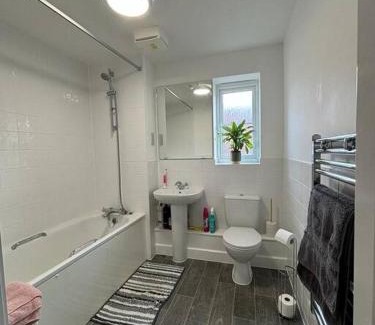 Cranleigh Apartment | Modern Apartment in Cranleigh: Family-Friendly Comfort