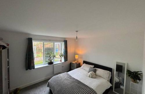 Cranleigh Apartment | Modern Apartment in Cranleigh: Family-Friendly Comfort