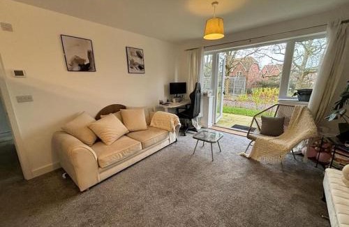 Cranleigh Apartment | Modern Apartment in Cranleigh: Family-Friendly Comfort