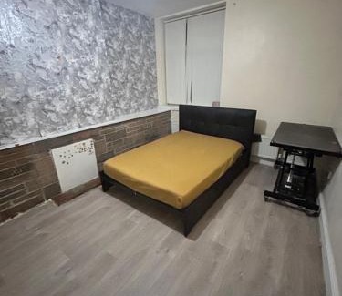 Oldham House | Budget-Friendly Stay at 40 Vicarage Street, Family Welcome
