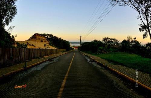 Ararangua House | Pet-Friendly Casa de Veraneio: Family Retreat Awaits You