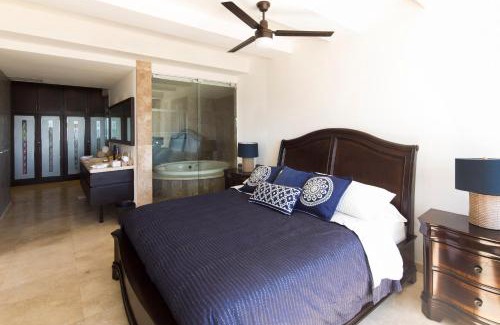 Cabo Bello Villa | Casa Luna - Oceanfront Retreat with Infinity Pool & Jacuzzi
