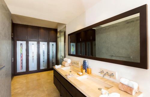 Cabo Bello Villa | Casa Luna - Oceanfront Retreat with Infinity Pool & Jacuzzi