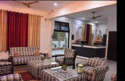 Taj Ganj Hotel | Exceptional White House: Family-Friendly with Breakfast Included