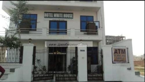 Taj Ganj Hotel | Exceptional White House: Family-Friendly with Breakfast Included