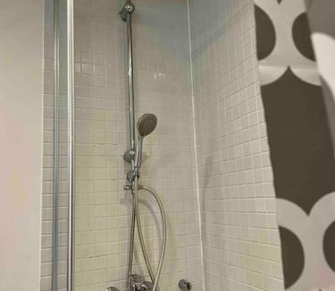 Greenwich Apartment | Contemporary 1-Bed Apartment with Pool and Gym Access