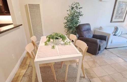 University City Apartment | Experience Coastal Comfort at La Jolla One-Bedroom Condo