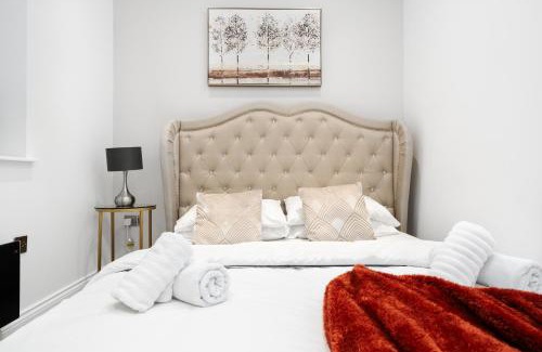Preston Apartment | Tranquil Apartment with 2 Ensuite Bedrooms & Hot Tub