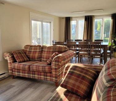 Saint-Raymond House | Budget-Friendly Stay at L'auberge du Vieux Pont