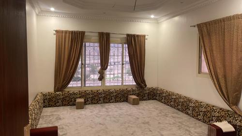 Al Hada Villa | Discover Villa I'tlat Al-Kar: Family-Friendly Retreat