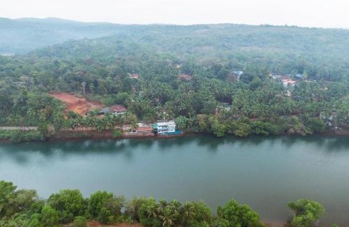 Patnem Villa | Family-Friendly River King Villa with Relaxing Hot Tub