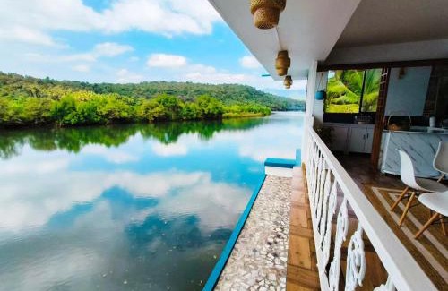 Patnem Villa | Family-Friendly River King Villa with Relaxing Hot Tub
