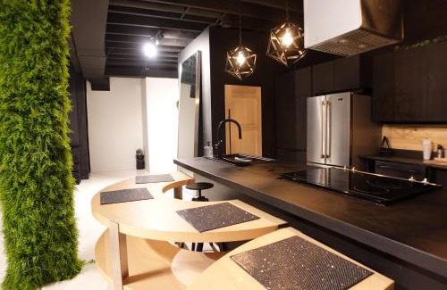 Mirabel House | Indulge at 13lack Luxury: Perfect for Family Getaways