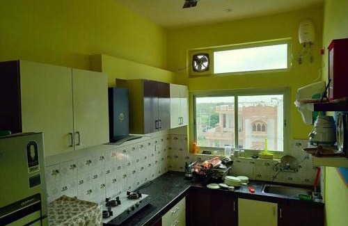 Uchiyarda Apartment | Cozy Smriti Niwas - Perfect for Pet Lovers on a Budget
