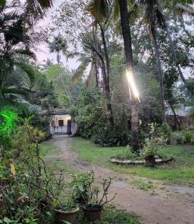 Kuzhuppilly House | Relax at Green Finch Lake View Garden Residency
