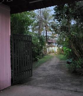 Kuzhuppilly House | Relax at Green Finch Lake View Garden Residency