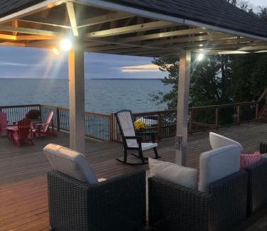 Brock Resort | Discover Alice’s Wonderland: Ocean View & Pet Friendly Retreat