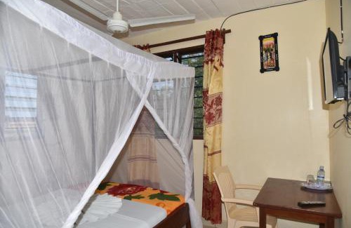 Ukunda House | Welcoming Pebbles Residence: Ideal for Family Getaways