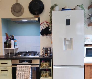 Larkhall Apartment | Inviting 1 Bedroom Flat - Guest Rated 10/10 Experience