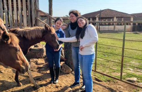 Casa Branca House | Budget-Friendly Stay at Fazenda Cachoeira with Pool & Pets