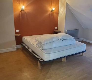 Cosne-Cours-sur-Loire Apartment | Cozy Apartment for Families: Ideal Child-Friendly Retreat
