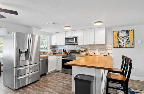 Ridge Wood Heights House | Relaxing Private Home with Heated Pool & Oceanfront Views