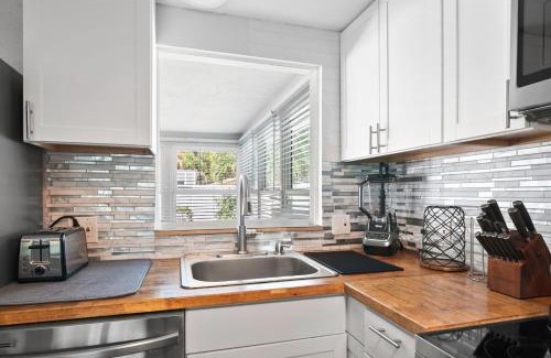 Ridge Wood Heights House | Relaxing Private Home with Heated Pool & Oceanfront Views