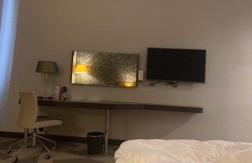 Halq al Wadi Apartment | Affordable Getaway with Family-Friendly Amenities