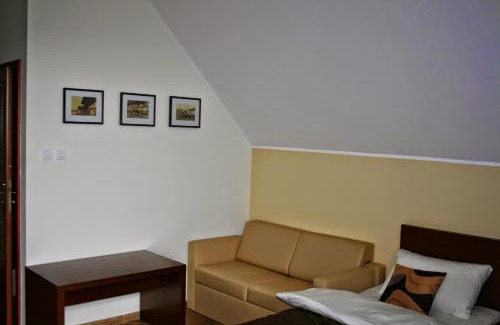 Jeziorany House | Pet-Friendly Siedlisko Kikity with Hot Tub & Family Fun