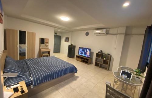 Kathu Apartment | Budget-Friendly Stay at 84 Bar & Guest House with Pool