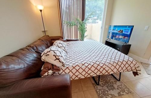 University City Apartment | Experience Coastal Comfort at La Jolla One-Bedroom Condo