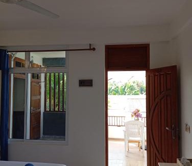 Kamadhoo House | Relax at Hanfiaru Beach Inn - Family-Friendly Retreat