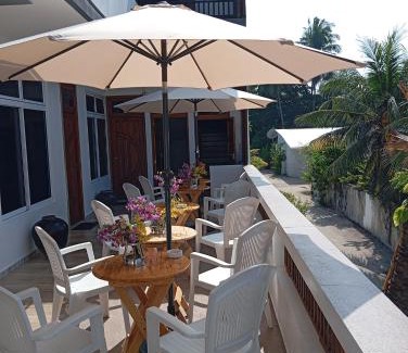 Kamadhoo House | Relax at Hanfiaru Beach Inn - Family-Friendly Retreat