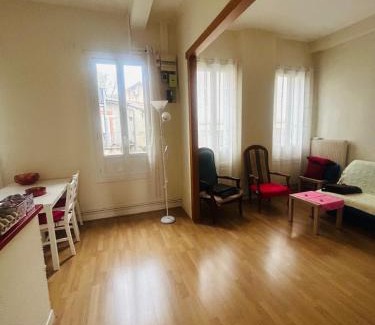 Toulouse City-Centre House | Child-Friendly Retreat with Kitchen | Guest Rated 10/10