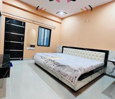 Faizabad Hotel | Discover Comfort at New Raghukul Lodge with Breakfast Included