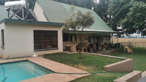 Eikenhof House | Discover The Stix Country Home: Family-Friendly Retreat