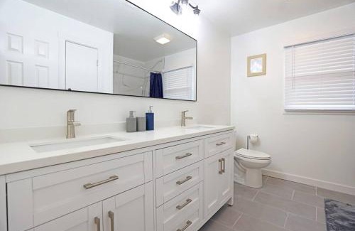 Augusta House | Spacious 3BR Retreat for Golf and Shopping Enthusiasts
