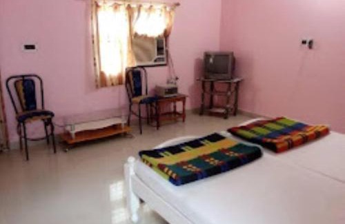 Orchha Hotel | Discover Hotel Shri Mahant: Family-Friendly in Orchha
