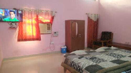 Orchha Hotel | Discover Hotel Shri Mahant: Family-Friendly in Orchha