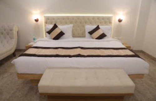 Maharana Pratap Nagar Hotel | Comfortable Stays at Hotel Aditya Residency - Family-Friendly
