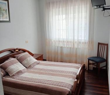 Puebla de Trives Hotel | Cozy Casanova Hostal Restaurante: Pet-Friendly Retreat Awaits