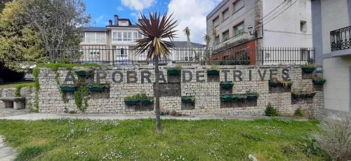 Puebla de Trives Hotel | Cozy Casanova Hostal Restaurante: Pet-Friendly Retreat Awaits