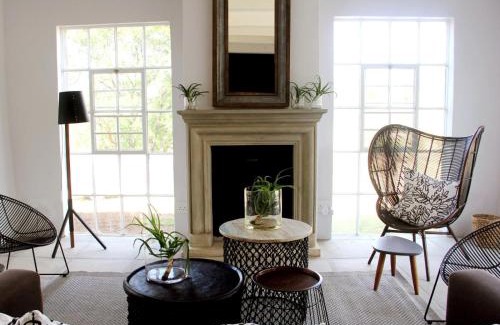 Lanseria House | Bright and Inviting: White Light Rooms with Family Amenities